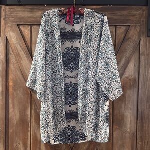 Floral Blue and White Patterned Women's Cape